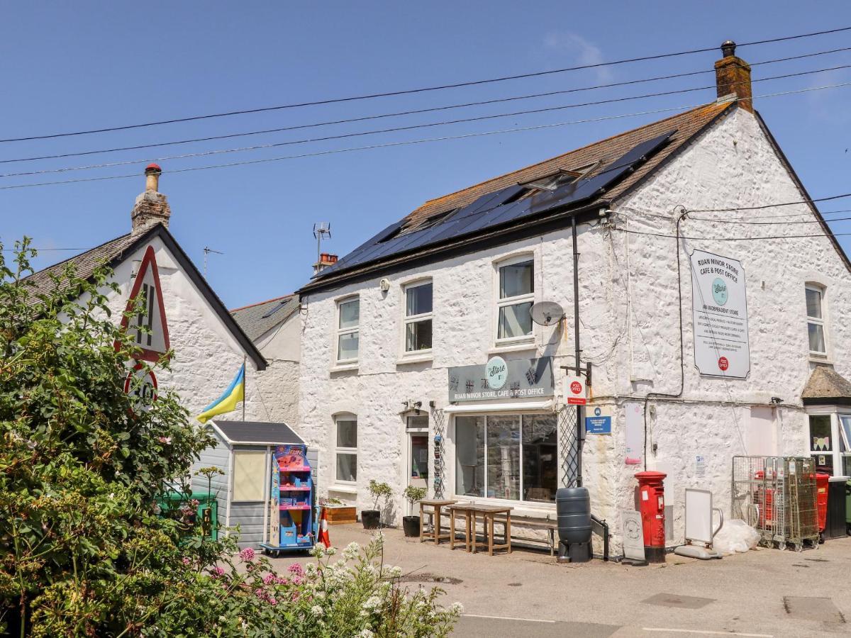 The Attic Apartment Helston Exterior photo