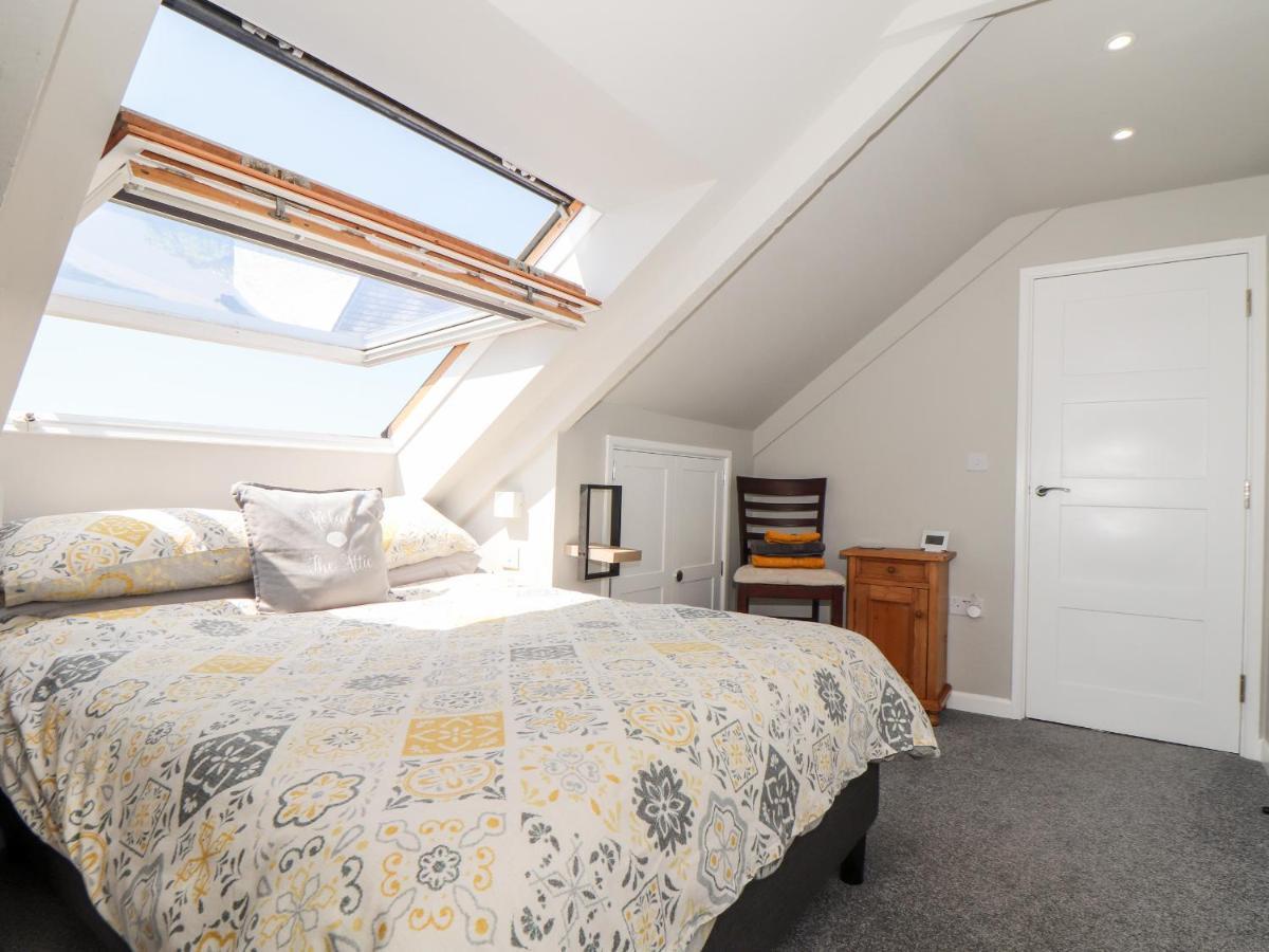 The Attic Apartment Helston Exterior photo