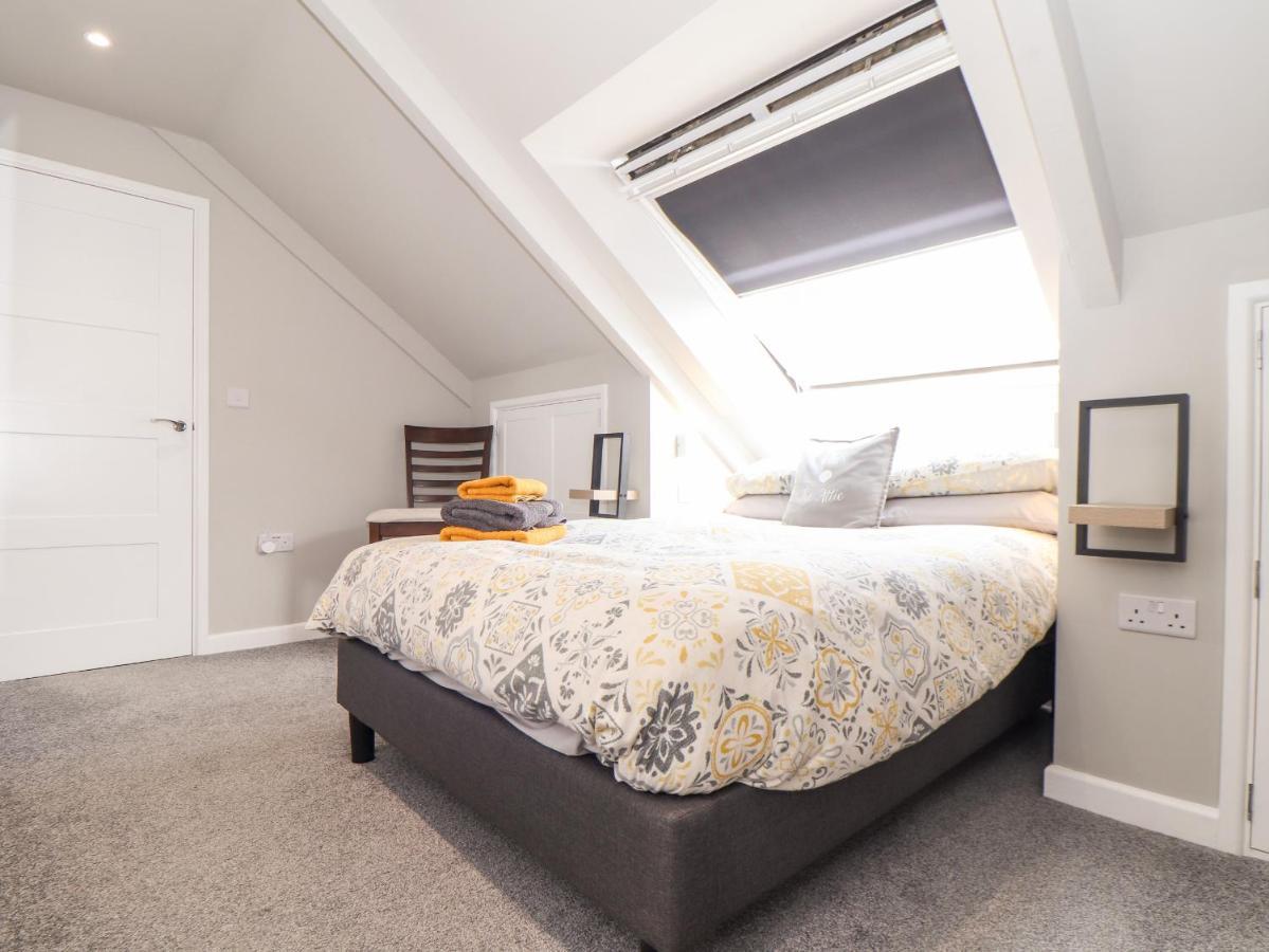 The Attic Apartment Helston Exterior photo