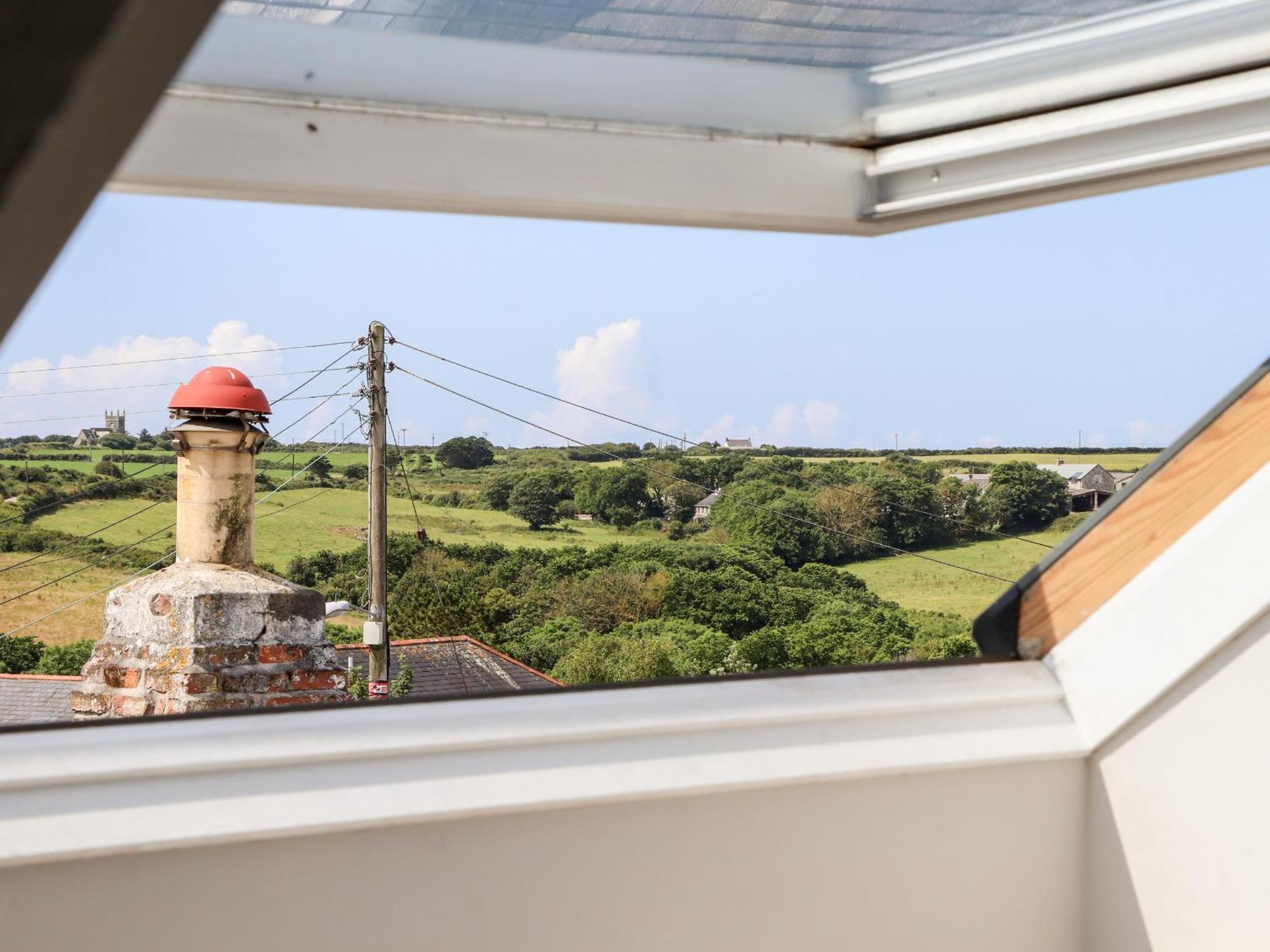 The Attic Apartment Helston Exterior photo