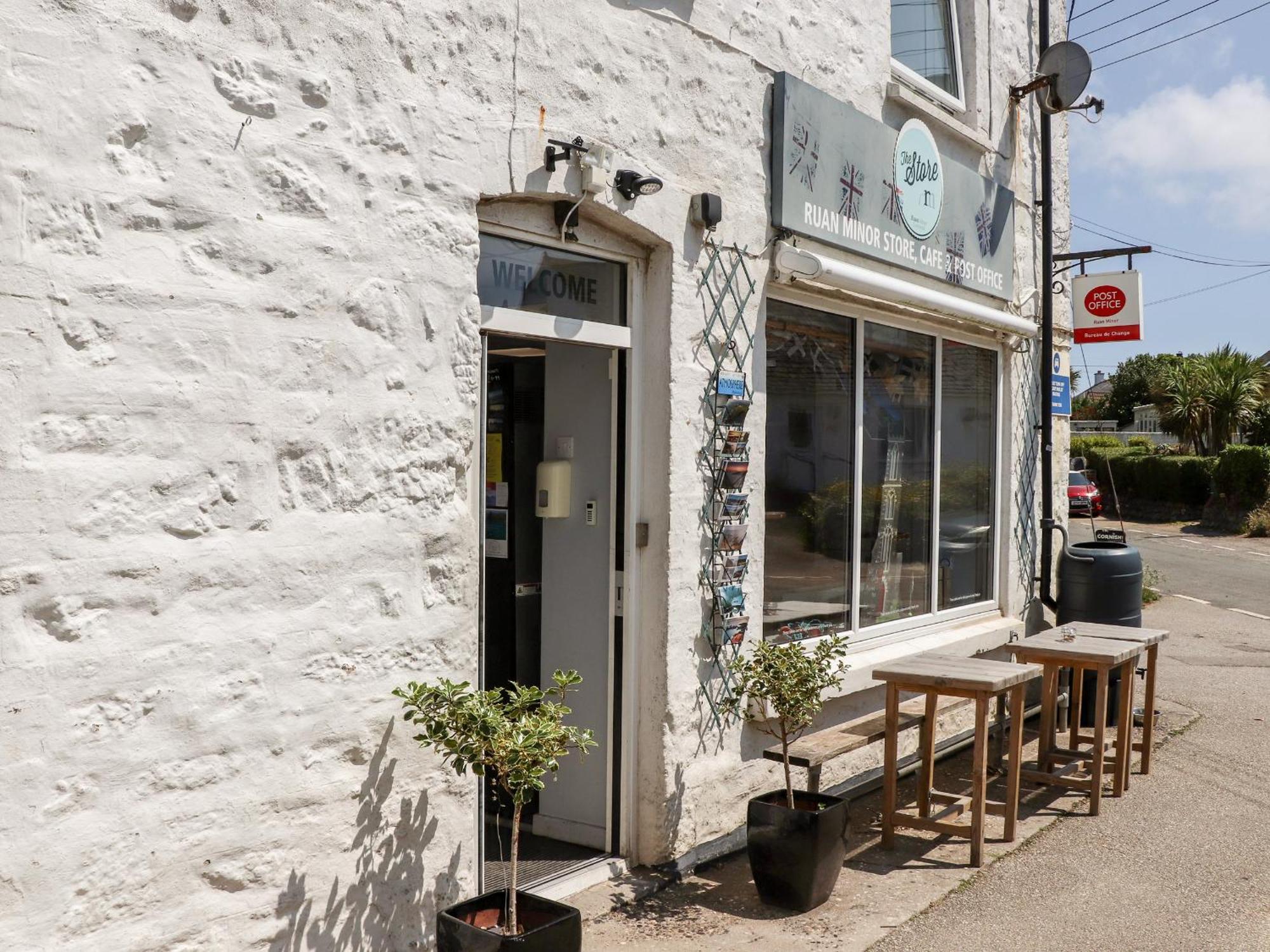 The Attic Apartment Helston Exterior photo